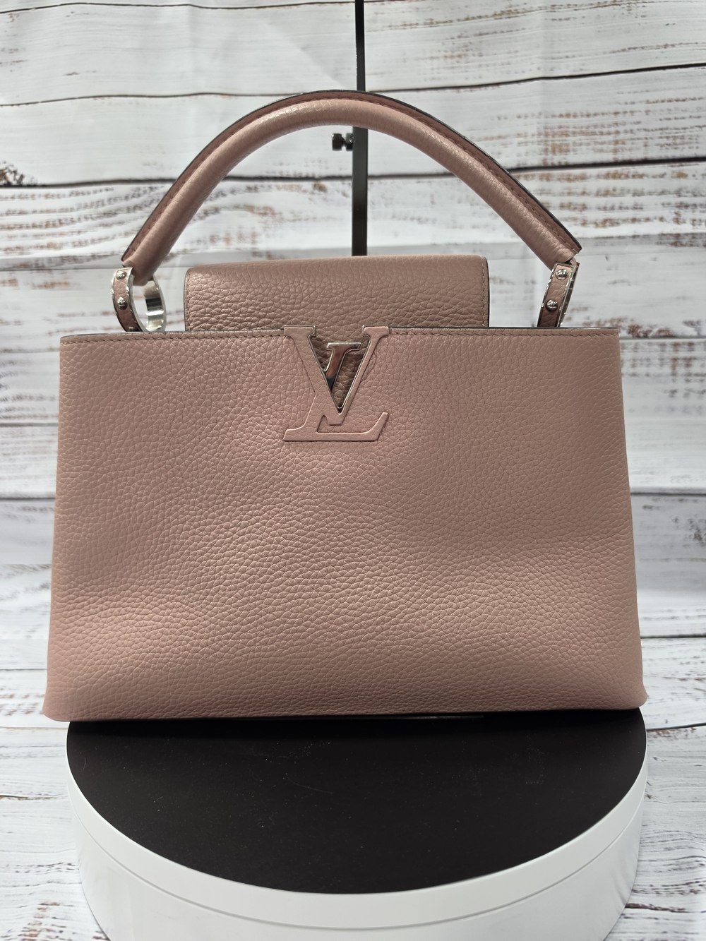 Louis Vuitton Pink Capucines MM Bag In Taurillon Leather